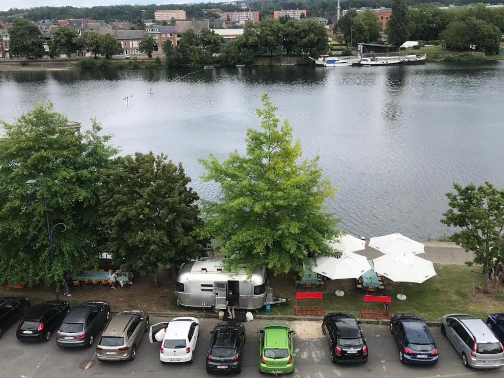 شقة Studio Vue Sur Meuse نامور المظهر الخارجي الصورة